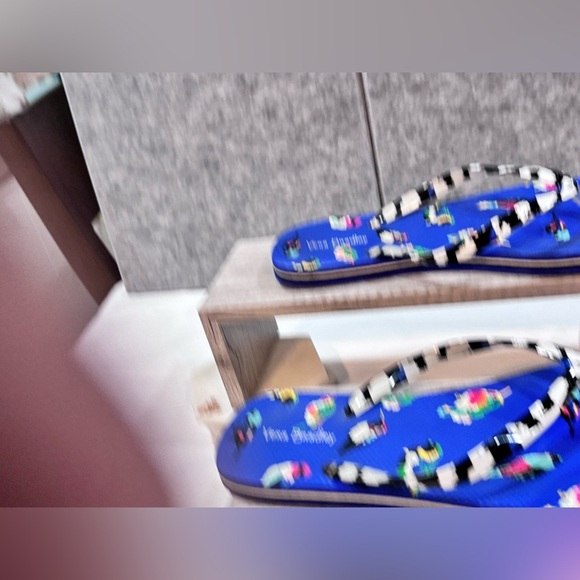 🦜Vera Bradley Parrot Flip-Flops (Size 7/8) – 🦜 - Picture 5 of 7